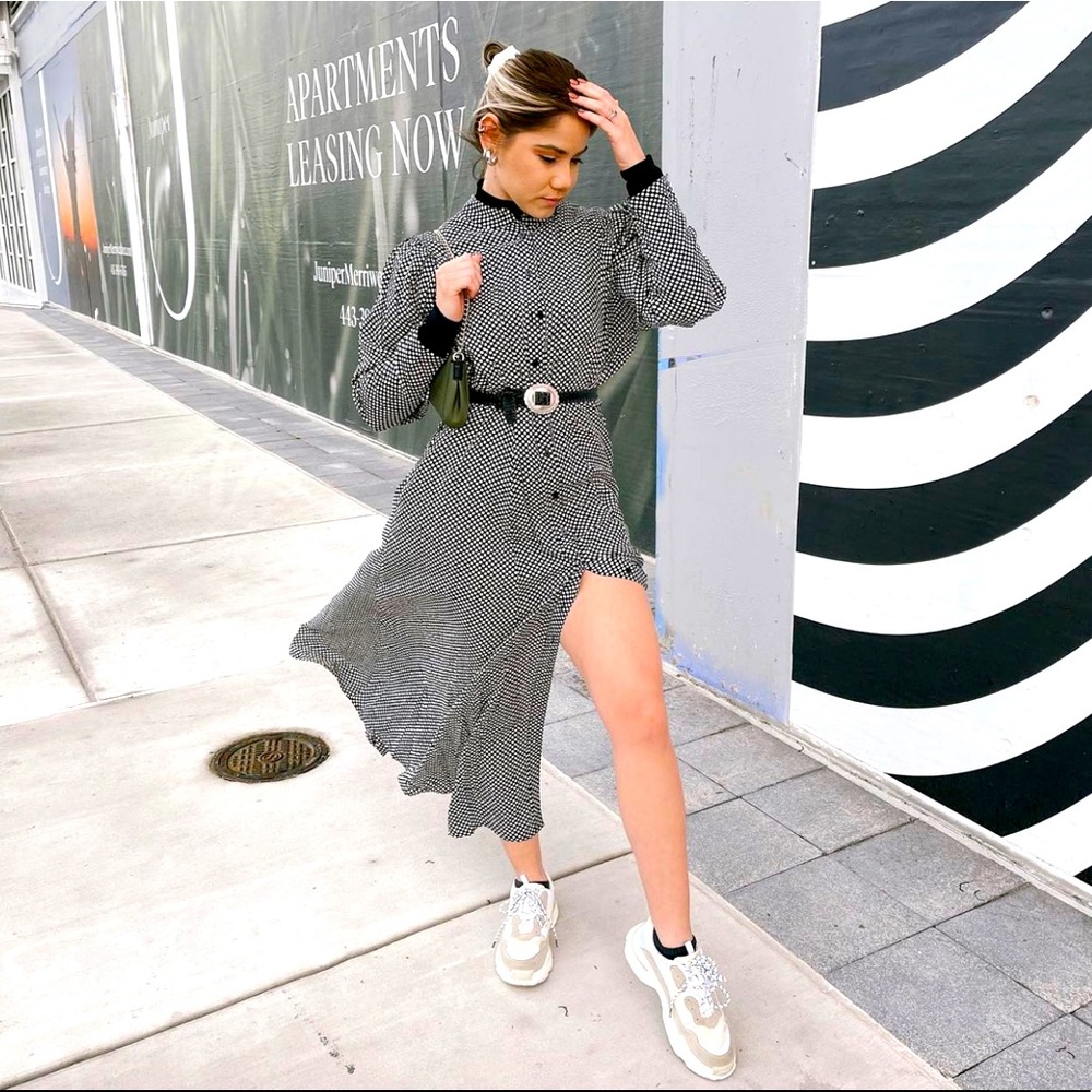 Dress black and white dots